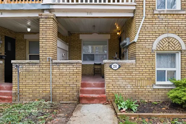 251 High Park AVE #Upper, Toronto W02, ON M6P 2S5