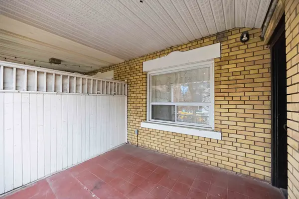 251 High Park AVE #Upper, Toronto W02, ON M6P 2S5