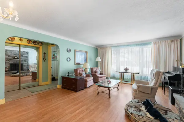 81 Robert Wallace DR, Kingston, ON K7M 1X9