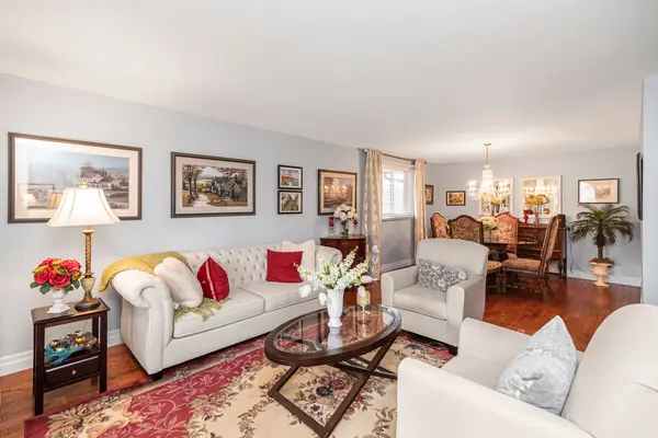 97 Albion Falls BLVD, Hamilton, ON L8W 1R4