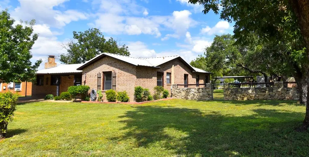 2013 S Walnut, Brady, TX 76825