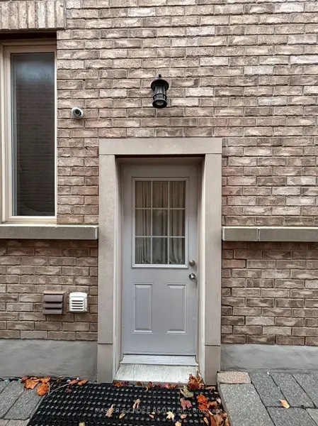 206 aspenwood dr DR, Newmarket, ON L3X 3L1