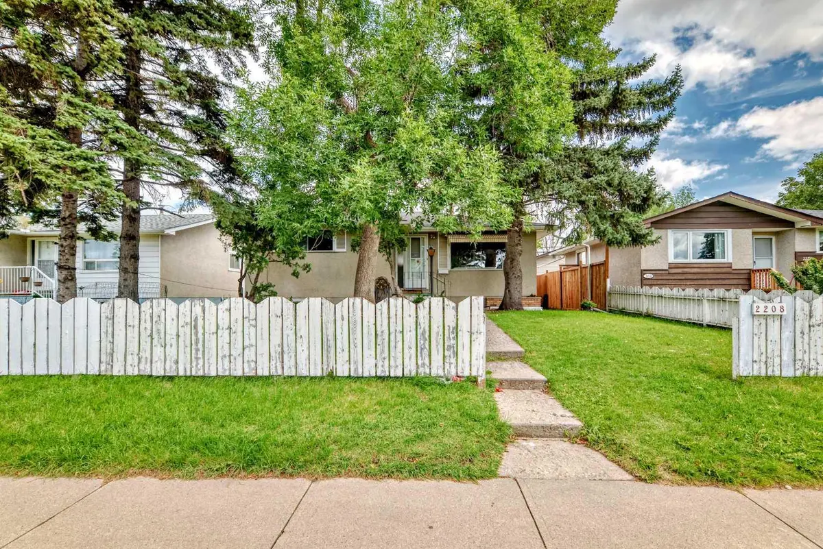 2208 47 ST SE, Calgary, AB T2B 1L6