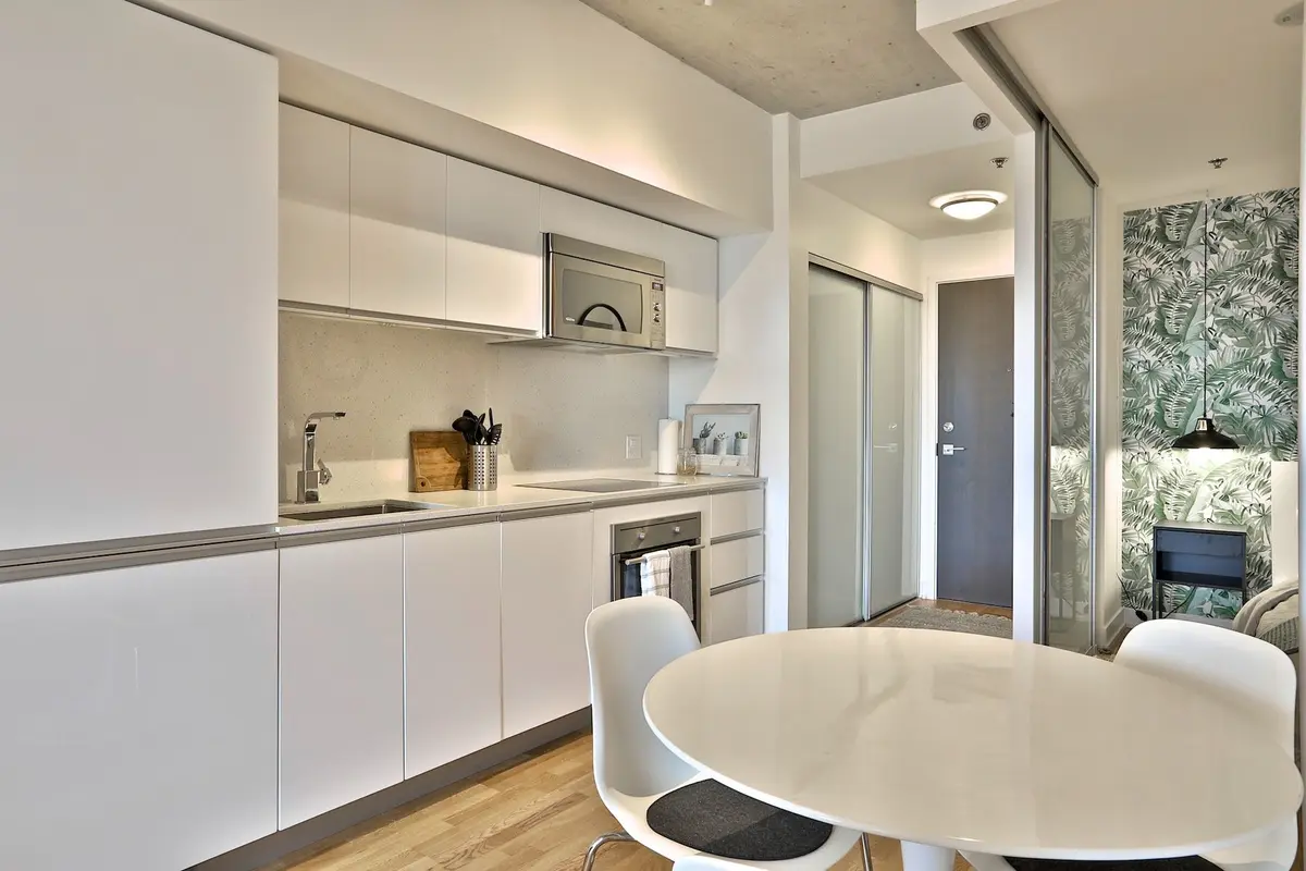 20 Minowan Miikan LN #830, Toronto C01, ON M6J 0E5