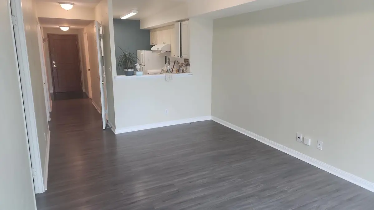 18 Lee Centre DR #1705, Toronto E09, ON M1H 3H5