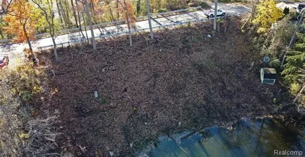 Lot 119 Central DR, Lake Orion Village, MI 48362