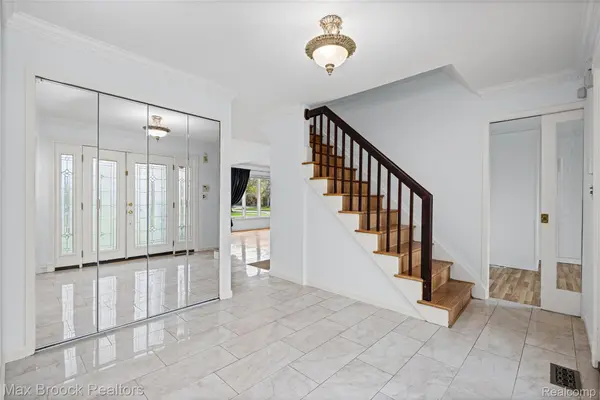 6240 Wynford DR, West Bloomfield Charter Township, MI 48322