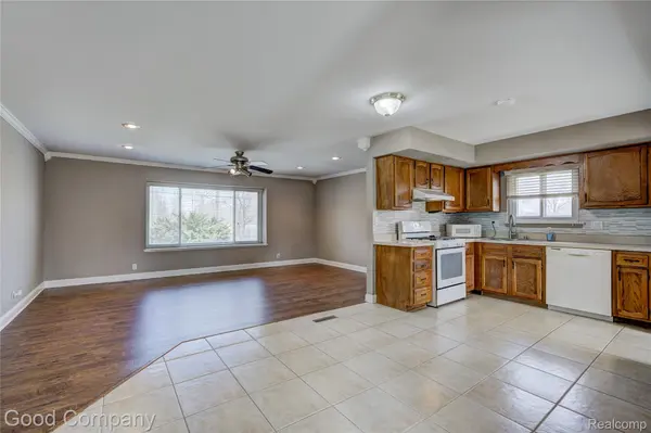 2469 HEMPSTEAD RD, Auburn Hills, MI 48326