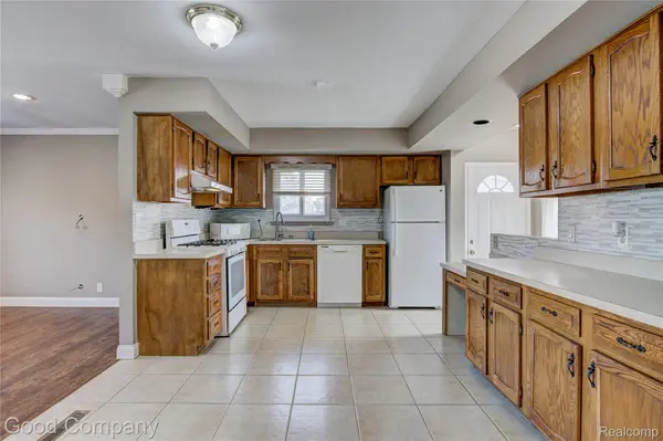 2469 HEMPSTEAD RD, Auburn Hills, MI 48326