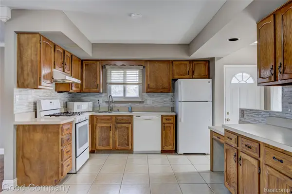 2469 HEMPSTEAD RD, Auburn Hills, MI 48326