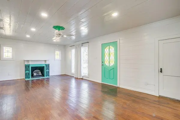 619 W Live Oak Street, Jacksboro, TX 76458