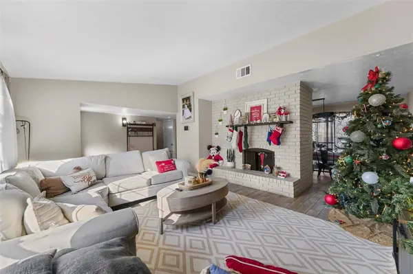 3013 Villa Sur Trail, Dallas, TX 75228