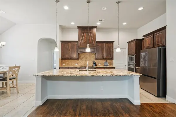 453 Lake Park Drive, Midlothian, TX 76065