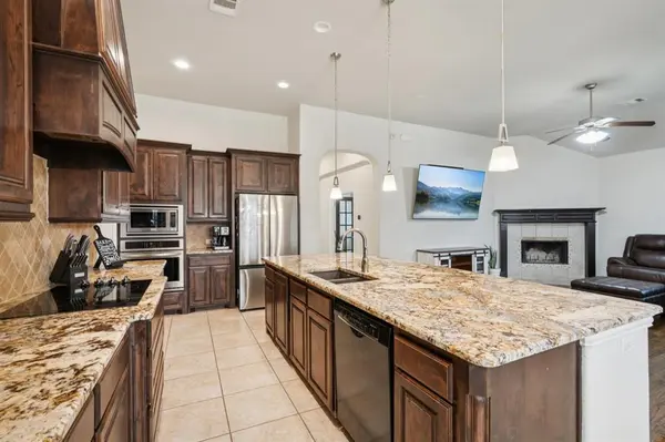 453 Lake Park Drive, Midlothian, TX 76065