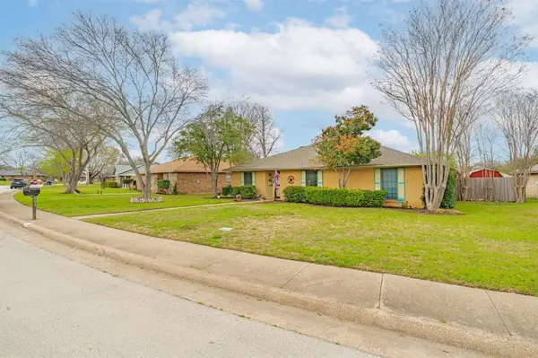 401 Meadow Ridge Drive, Cedar Hill, TX 75104