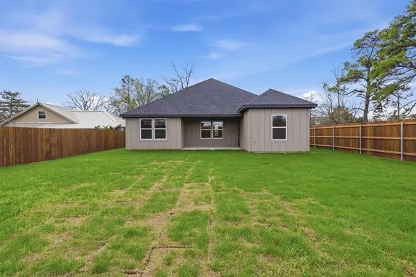 407 E Boyd Avenue, Boyd, TX 76023