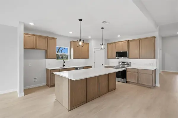 407 E Boyd Avenue, Boyd, TX 76023