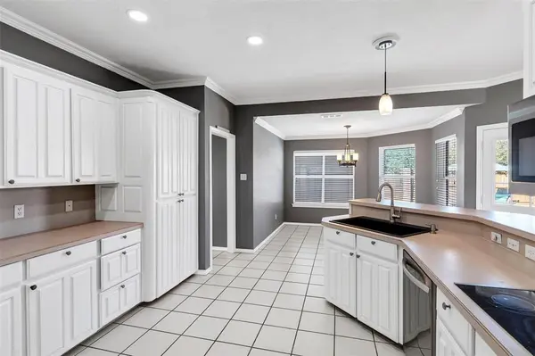 9219 Hanging Moss Drive, Granbury, TX 76049