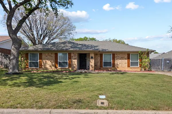 2011 Bay Oaks Drive, Arlington, TX 76012