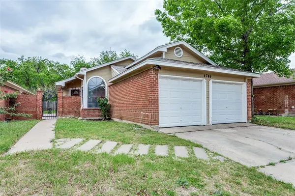 4745 Poppy Drive E, Fort Worth, TX 76137