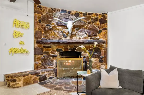 109 Hillside Drive W, Burleson, TX 76028