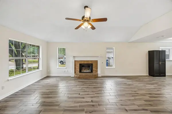 709 Stonebrooke Drive, Burleson, TX 76028