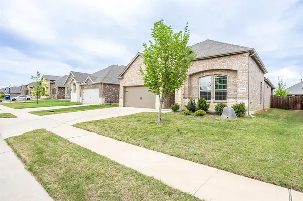 10415 Twisting Springs Drive, Aubrey, TX 76227