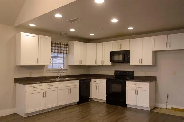 907 S Meriott Street, Ennis, TX 75119