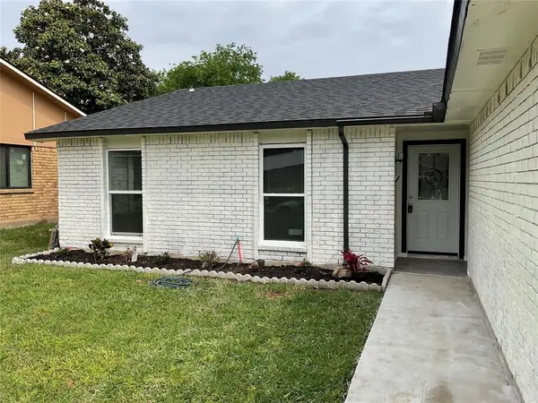 2221 Pennington Drive, Arlington, TX 76014