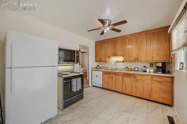 2898 Merry LN, Colorado Springs, CO 80909