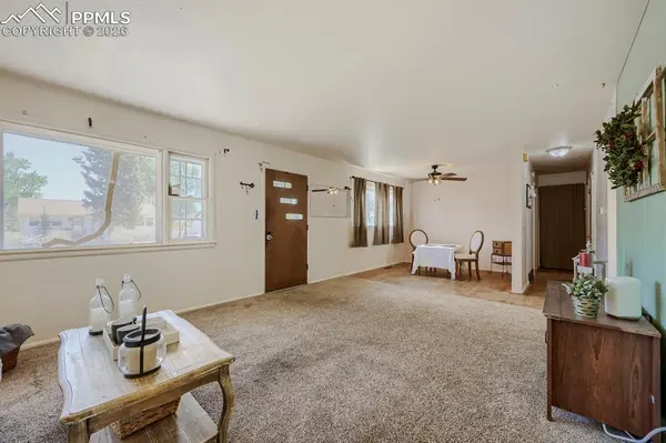 2898 Merry LN, Colorado Springs, CO 80909