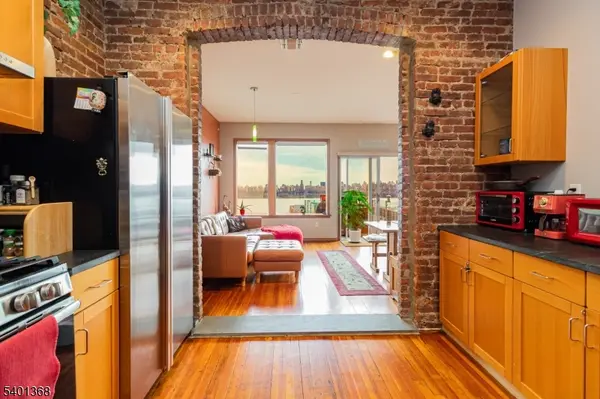 152 Pine St, Cliffside Park Boro, NJ 07010