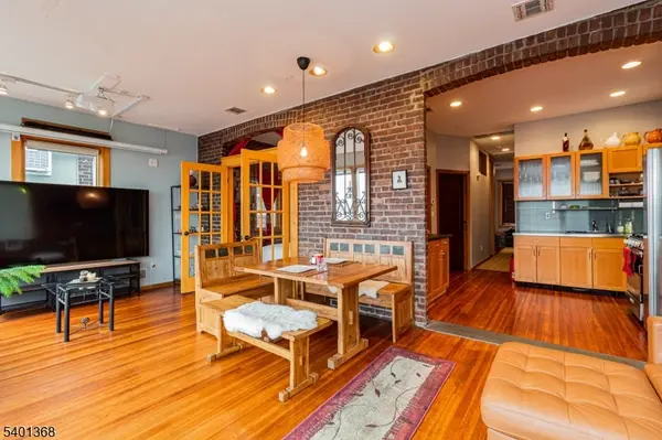 152 Pine St, Cliffside Park Boro, NJ 07010