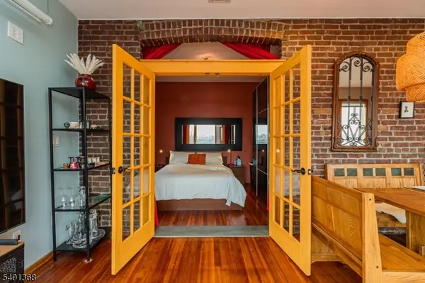 152 Pine St, Cliffside Park Boro, NJ 07010