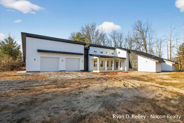 8411 Peninsula DR W, Morton Twp, MI 49346