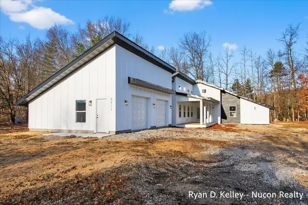 8411 Peninsula DR W, Morton Twp, MI 49346