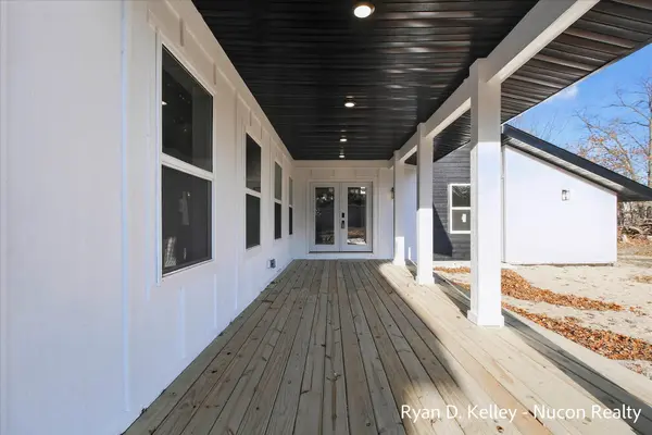 8411 Peninsula DR W, Morton Twp, MI 49346