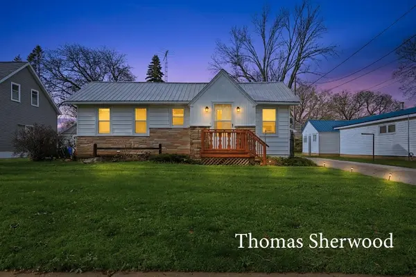 409 W Oak ST, Fremont, MI 49412