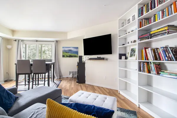 2221 S Huron Pkwy #2, Ann Arbor, MI 48104