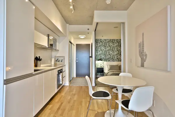 20 Minowan Miikan LN #830, Toronto C01, ON M6J 0E5