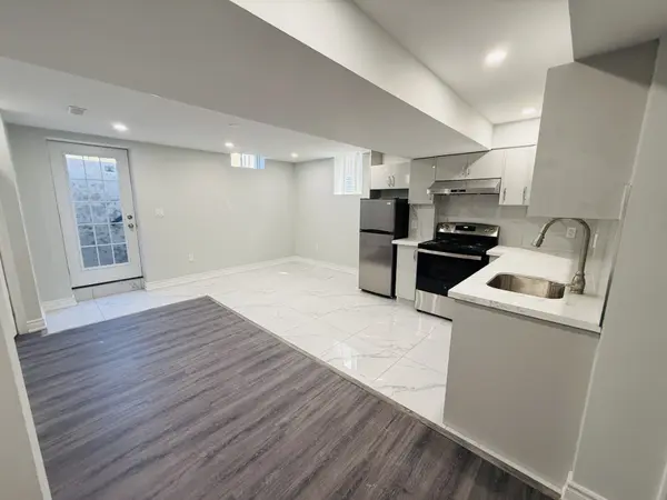 10 Bons AVE, Clarington, ON L1C 0B6