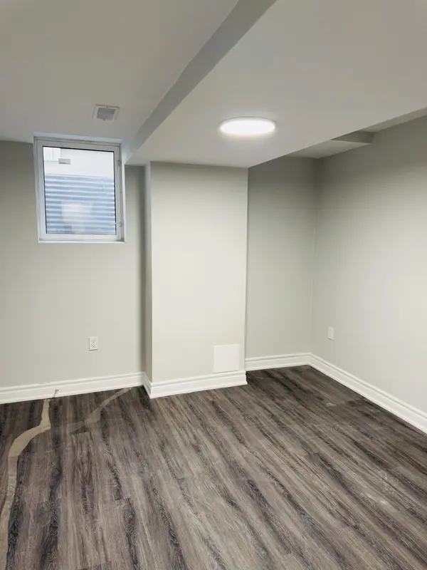 10 Bons AVE, Clarington, ON L1C 0B6