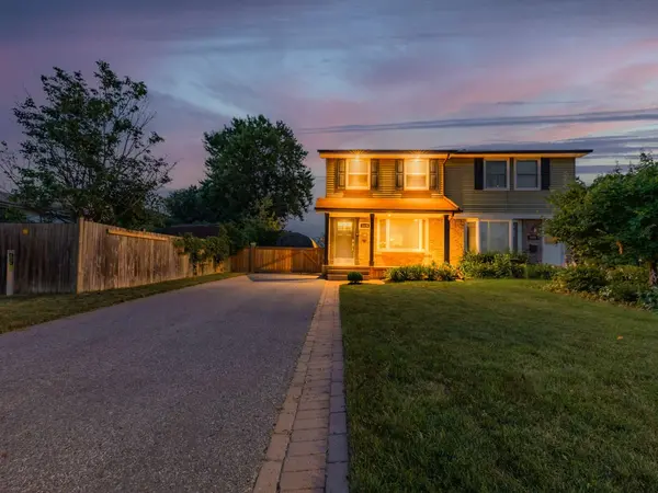 1379 Orlando CT, Oshawa, ON L1G 6T8