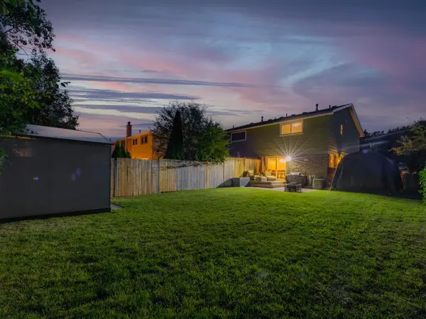 1379 Orlando CT, Oshawa, ON L1G 6T8