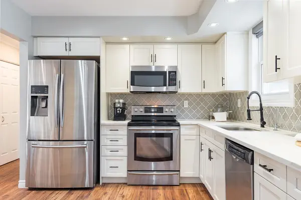 16 Wales AVE N, Adjala-tosorontio, ON L0M 1J0