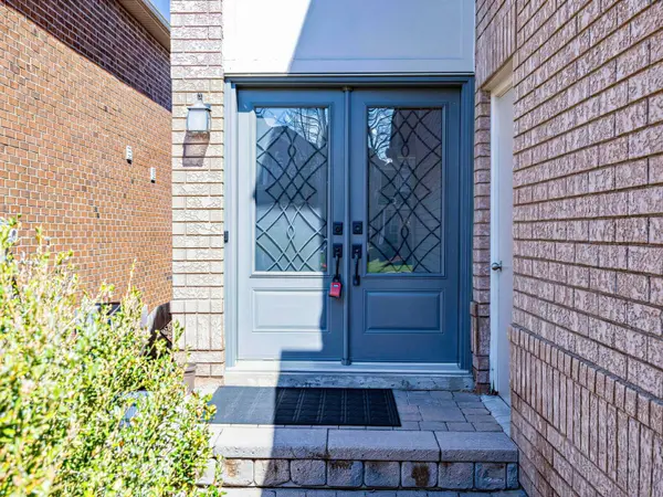 284 Pinnacle TRL, Aurora, ON L4G 7G2