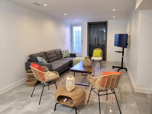 88 Tulip ST, Georgina, ON L4P 1C7