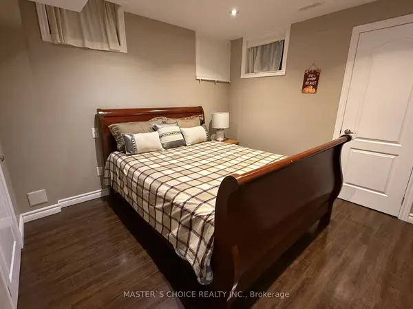 206 aspenwood dr DR, Newmarket, ON L3X 3L1