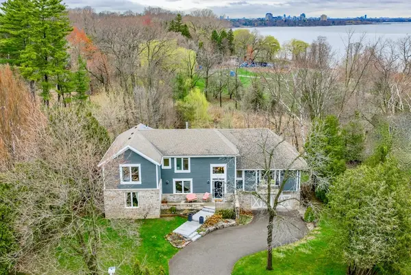 1301 Gatehouse DR, Mississauga, ON L5H 1A6