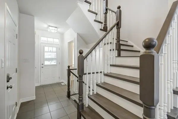 329 Gooding CRES, Milton, ON L9E 0A9